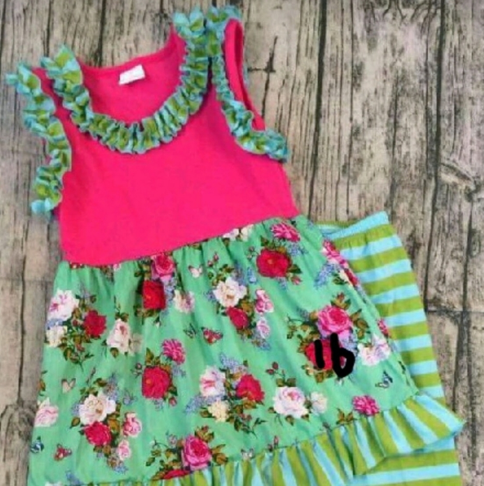 Sleeveless Floral Tunic with Icings